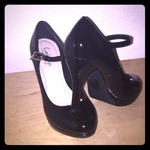 Adorable patent leather black pumps BRAND NEW!!